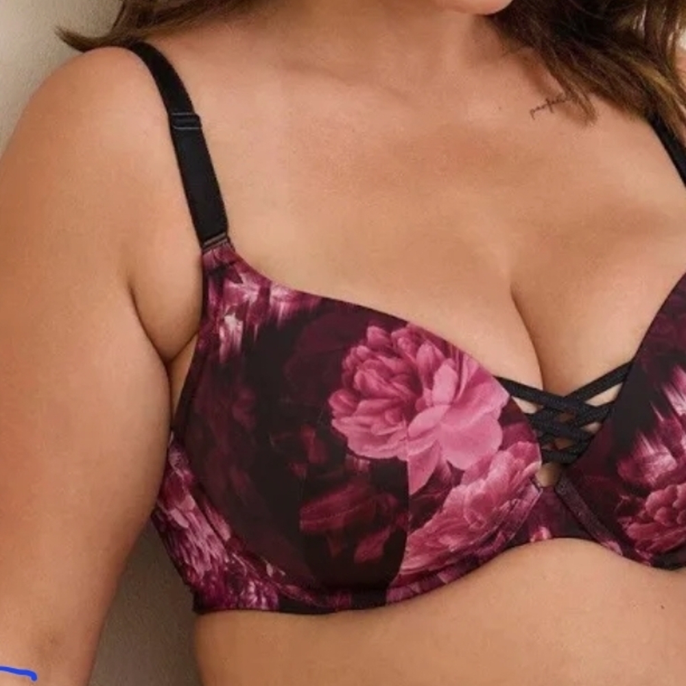 NEW! Torrid Curve Black Bra With Floral Design 42C